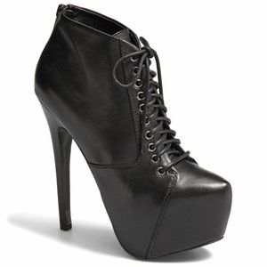 STEVE MADDEN BOOTS  SIZE 8.5